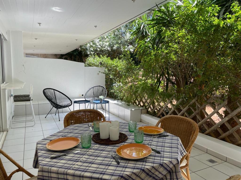Vouliagmeni'S Secret Garden Near The Sea Apartment Athena Bagian luar foto